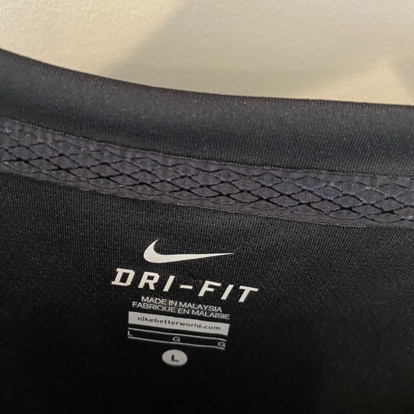 Nike Athletic T-Shirt Size L - Picture 3 of 4